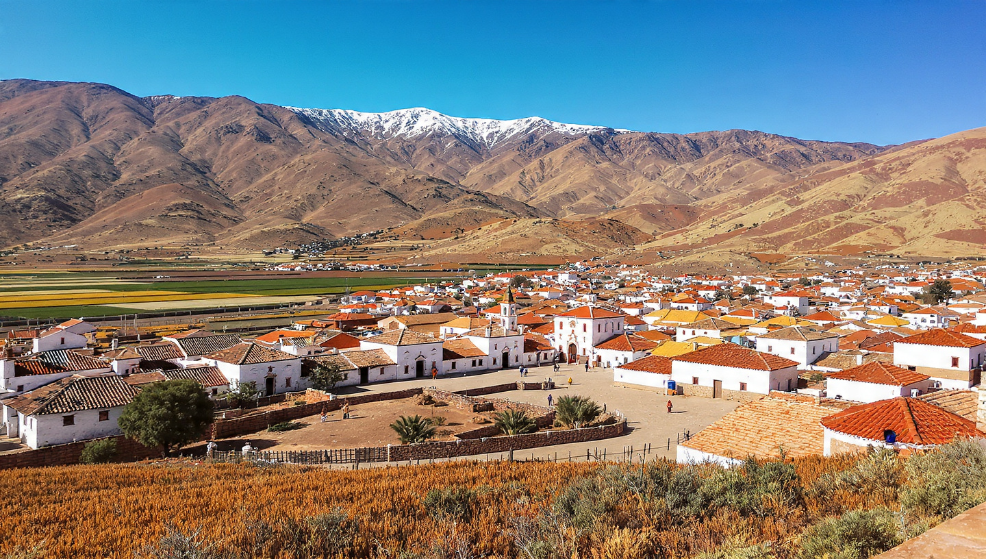 Es un municipio chiquito de Santa Cruz, a 2.455 metros de altura, con unos 2.000 habitantes. Lo que lo hace famoso no es el tama&ntilde;o, sino dos cosas: su arquitectura colonial bien conservada y que fue uno de los puntos clave de la guerrilla del Che.